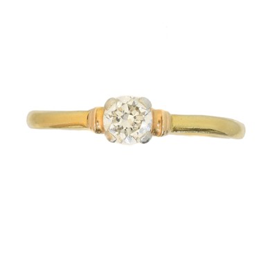 Lot 112 - A diamond single stone ring