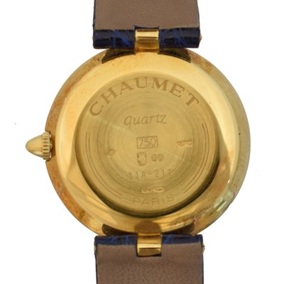 Lot 194 - An 18ct gold Chaumet 'Jump Hour' quartz wristwatch
