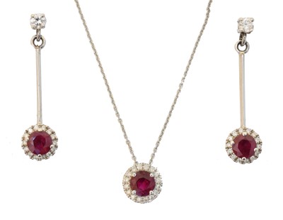 Lot 89 - An 18ct gold ruby and diamond suite of jewellery