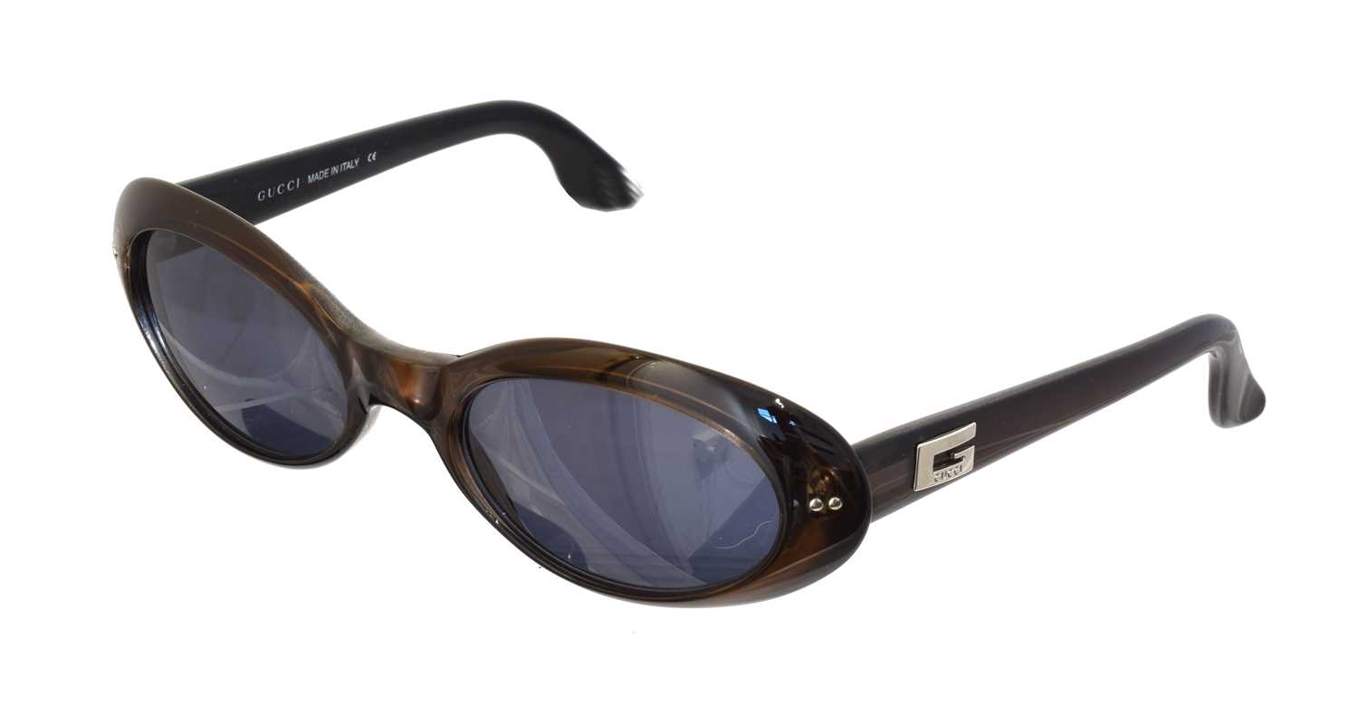 Lot 13 - A pair of Gucci sunglasses