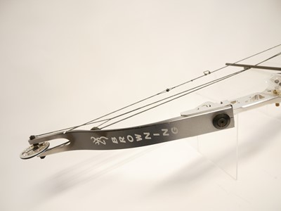 Lot 177 - Browning Vanguard 31" 55# compound bow. Buyer...