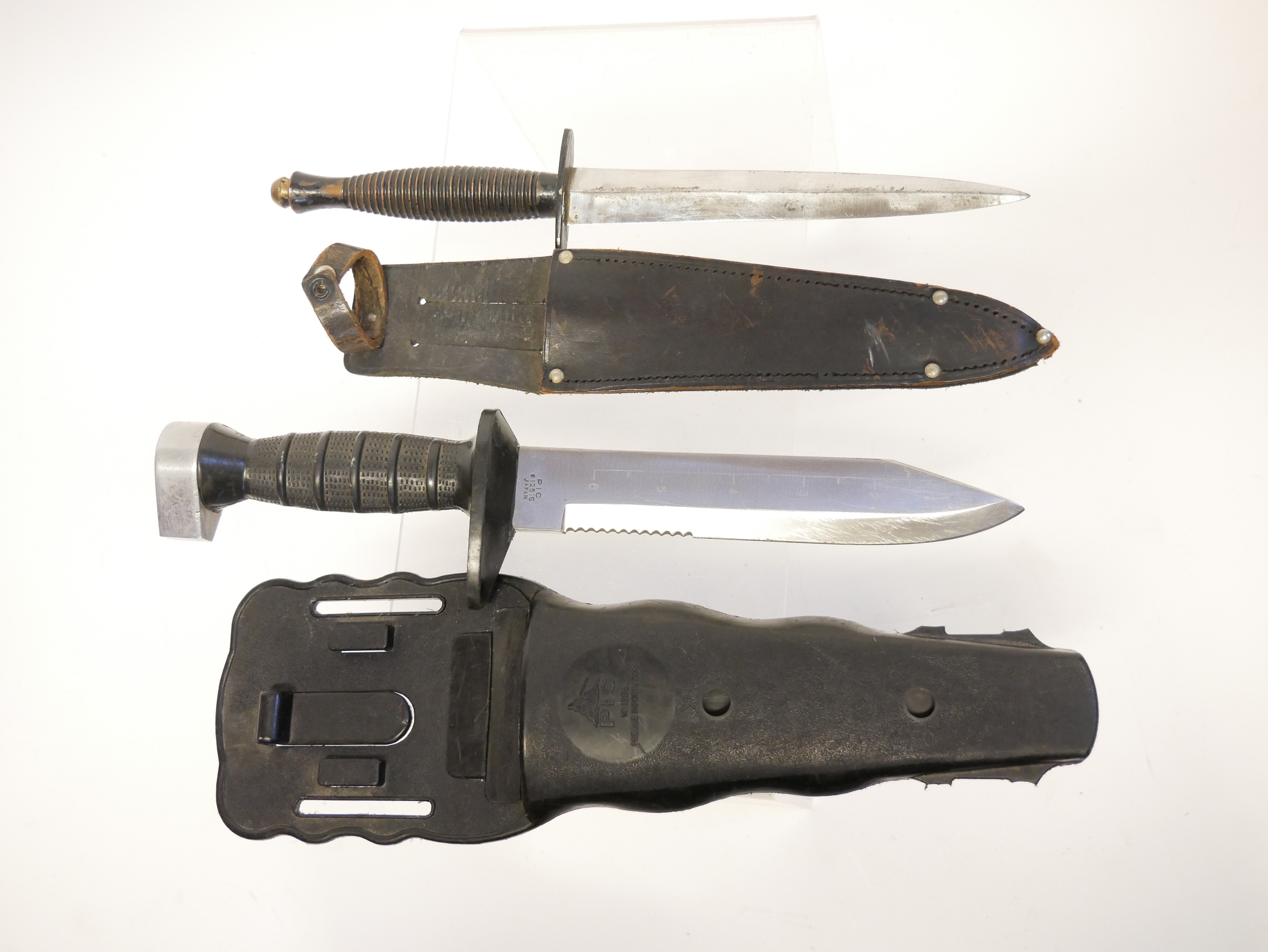 Lot 121 - Fairbairn Sykes dagger and scabbard,