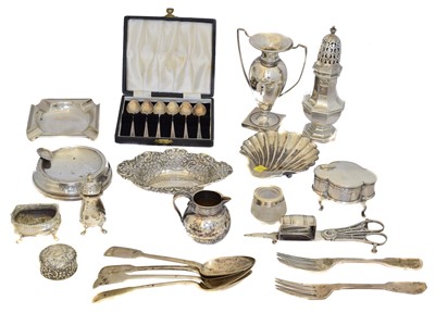 Lot 93 - A selection of silver