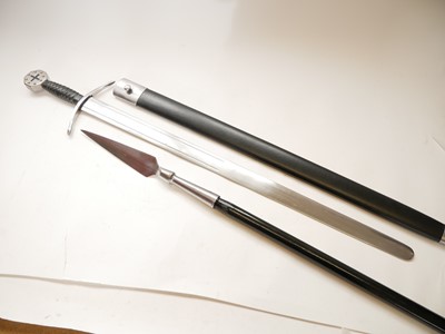 Lot 102 - Medieval re-enactors equipment, to include a...