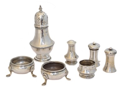 Lot 116 - A selection of silver items