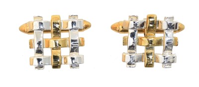 Lot 153 - A pair of 9ct gold cufflinks
