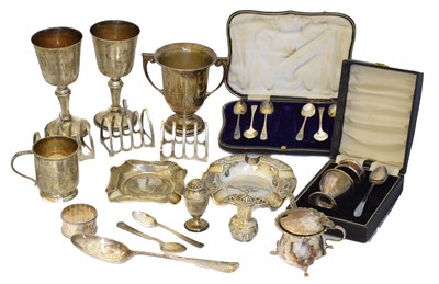Lot 113 - A selection of silver