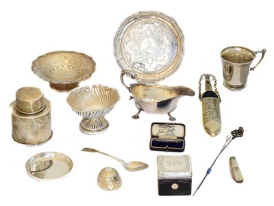 Lot 150 - A selection of silver and plated items