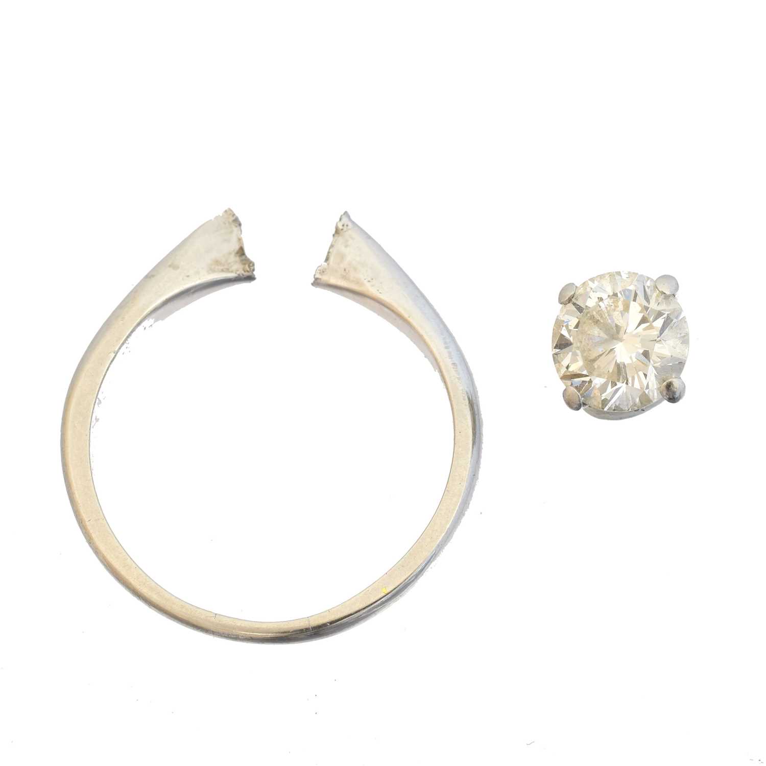 Lot 145 - A platinum diamond single stone ring