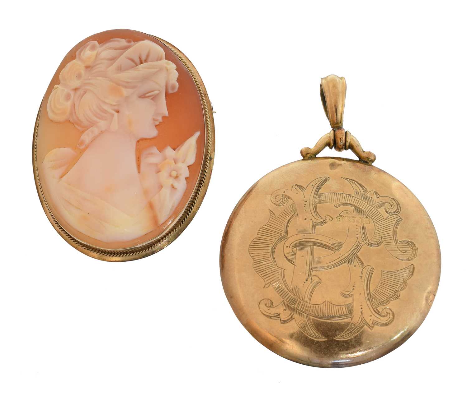 Lot 38 - A 9ct gold circular locket