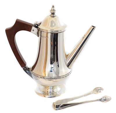 Lot 149 - A George V silver hot water jug