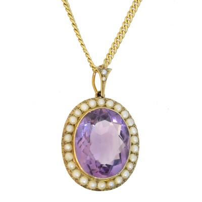 Lot 31 - An amethyst and split pearl pendant