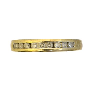 Lot 39 - A 9ct gold diamond band ring