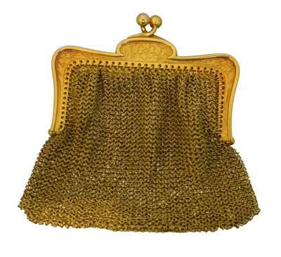 Lot 156 - An early 20th century 18ct gold mesh purse