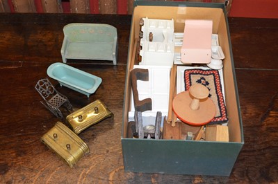 Lot 244 - Early 20th Century Georgian Style Dolls House and Contents