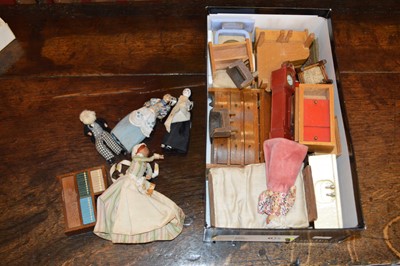Lot 244 - Early 20th Century Georgian Style Dolls House and Contents