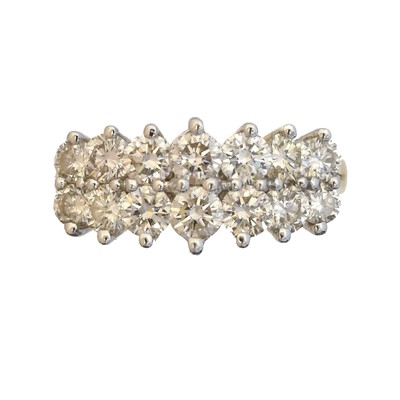 Lot 110 - A diamond cluster ring