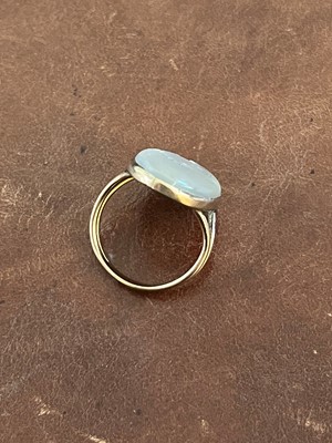 Lot 123 - A moonstone intaglio ring