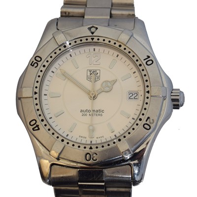 Lot 233 - A stainless steel Tag Heuer automatic 200m wristwatch