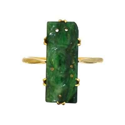 Lot 115 - A jade dress ring