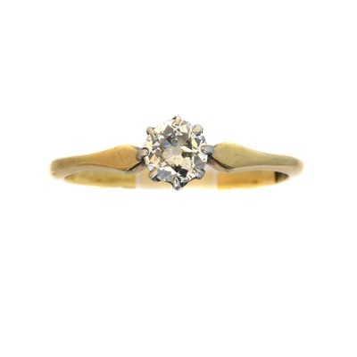 Lot 58 - A diamond single stone ring