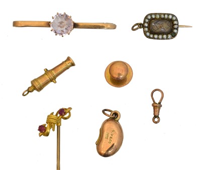 Lot 9 - A selection of jewellery