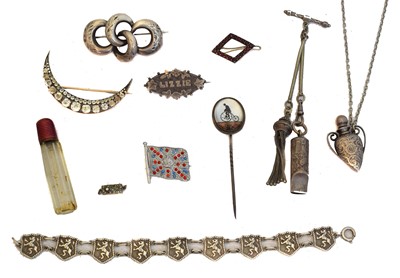 Lot 116 - A selection of silver and white metal items