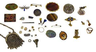 Lot 121 - A selection of costume jewellery