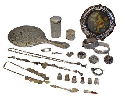Lot 126 - A selection of silver and white metal items