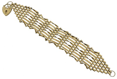 Lot 17 - A 9ct gold gate link bracelet