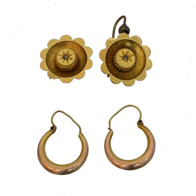 Lot 10 - Two pairs of earrings