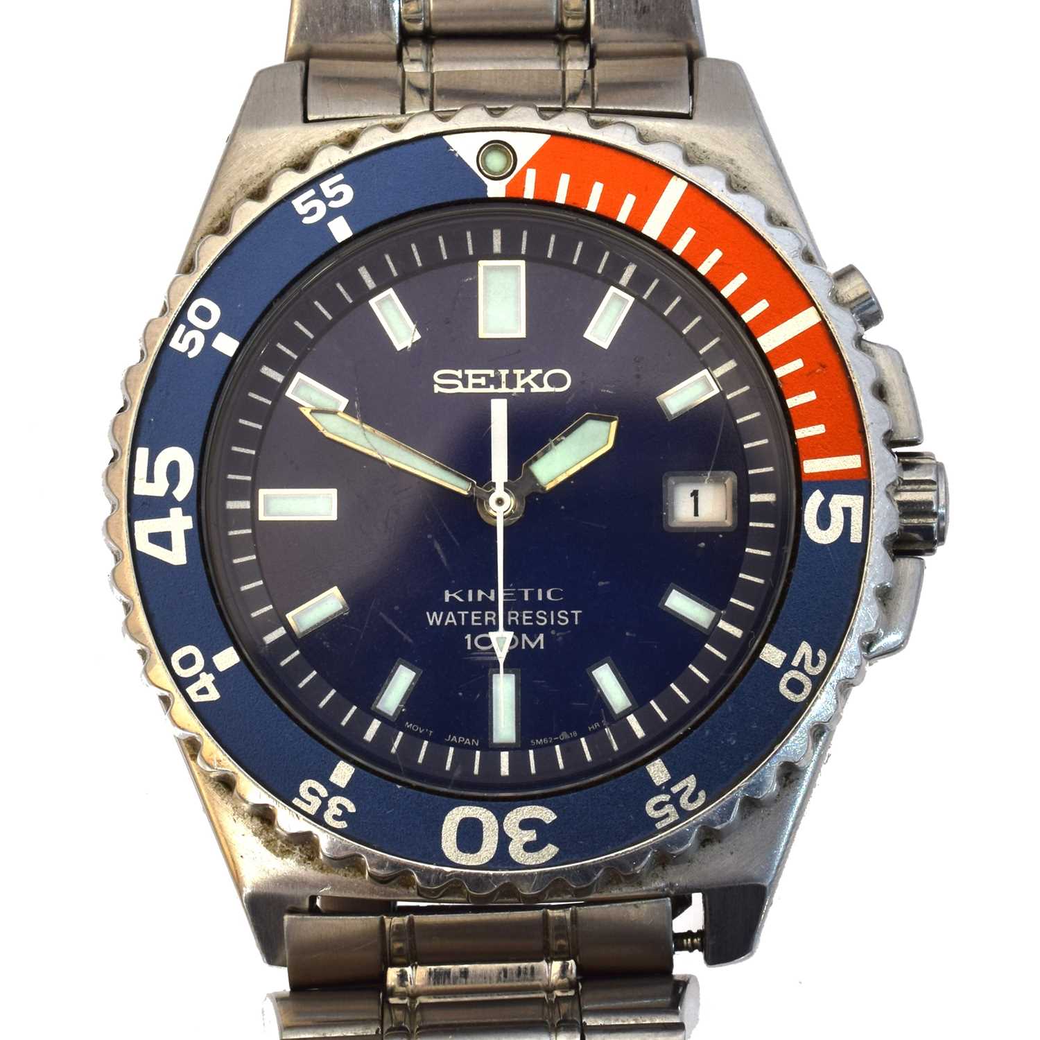 Lot 131 - A Seiko Kinetic 100m quartz wristwatch