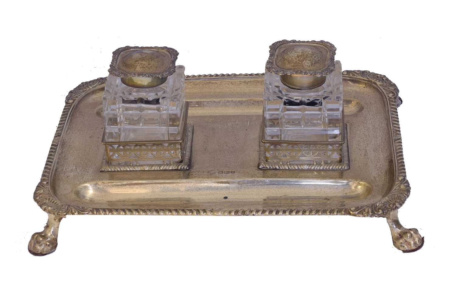 Lot 118 - An Edward VII silver and clear glass inkwell