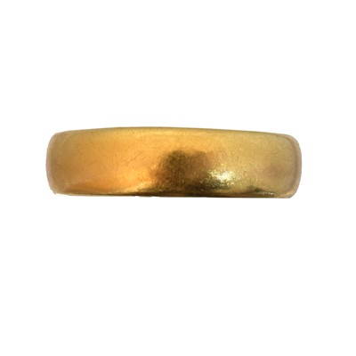 Lot 56 - A late Victorian 22ct gold band ring