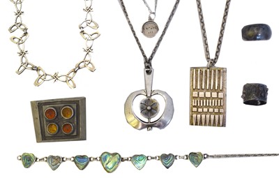 Lot 111 - A selection of silver and white metal jewellery