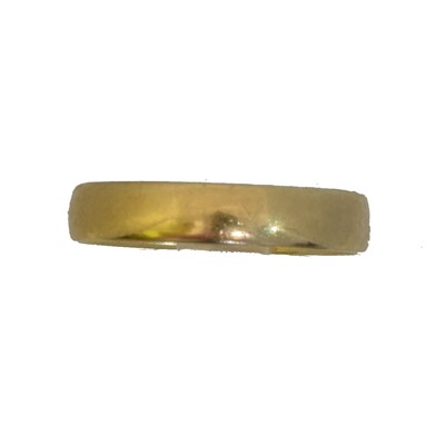 Lot 42 - An 18ct gold band ring