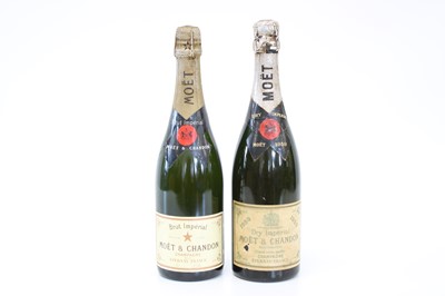 Lot 45 - 2 bottles Champagne Moet et Chandon