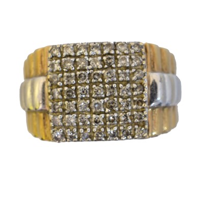 Lot 67 - A 9ct gold diamond dress ring