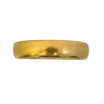 Lot 52 - A 22ct gold band ring