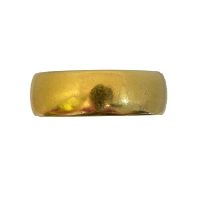 Lot 55 - A late Victorian 22ct gold band ring