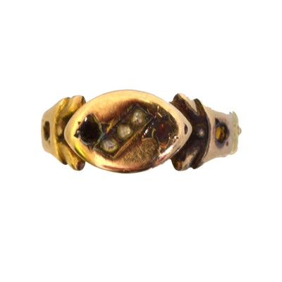 Lot 57 - A 22ct gold ring