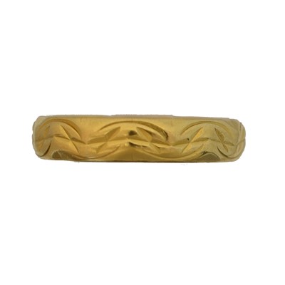 Lot 53 - A 22ct gold band ring.