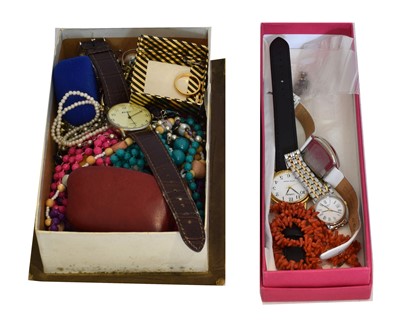 Lot 118 - A selection of costume jewellery.