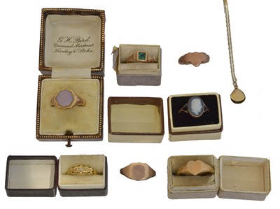 Lot 107 - A selection of jewellery.