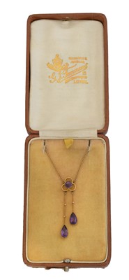Lot 71 - An early 20th century amethyst negligee necklace.