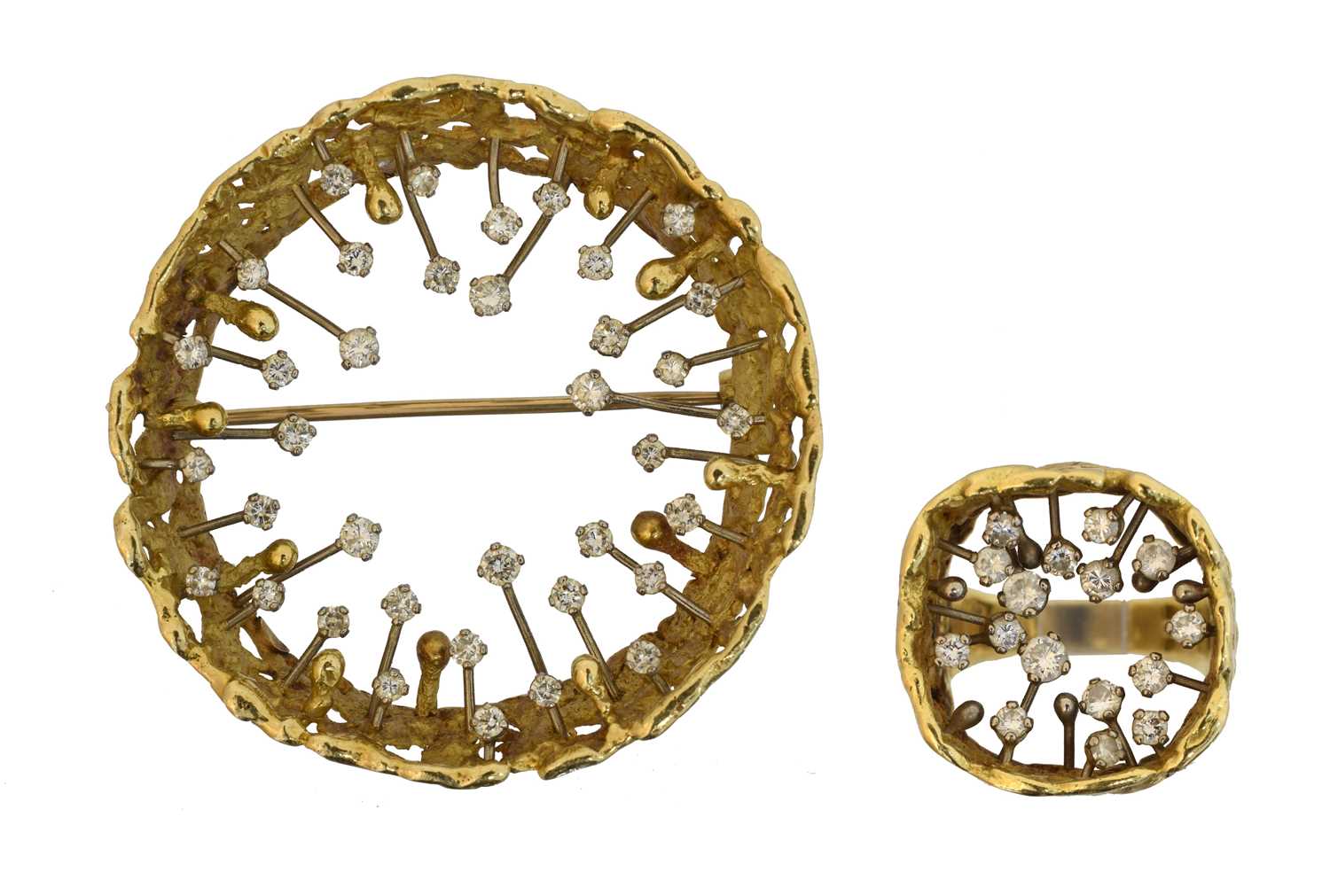 Lot 13 - A 1970s set of 18ct gold jewellery by John Donald.
