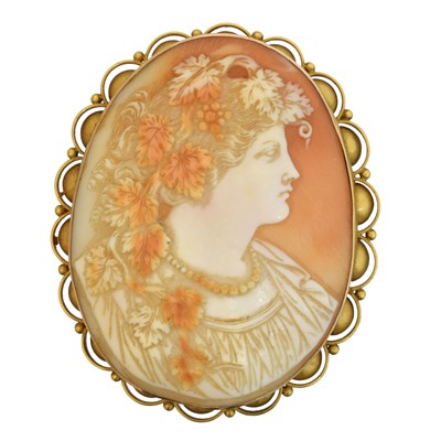 Lot 14 - A late 19th century shell cameo brooch.