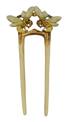 Lot 78 - An Art Nouveau horn hair comb, attributed to Elizabeth Bonté.