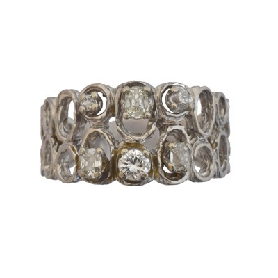 Lot 132 - A 1960s diamond dress ring.