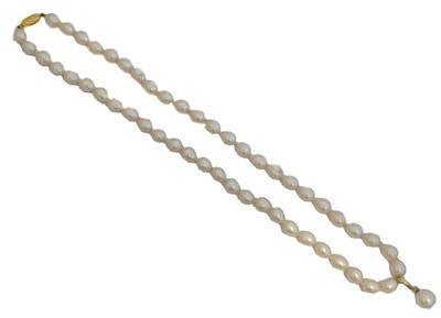 Lot 26 - A 9ct gold freshwater cultured pearl necklace.